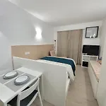 Apartma Zusterna Za Bazenom Apartment