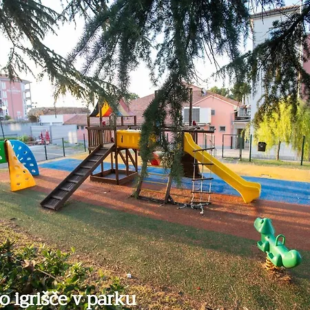 Lägenhet Apartma Zusterna Za Bazenom Koper