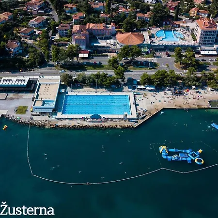 Apartma Zusterna Za Bazenom * Koper