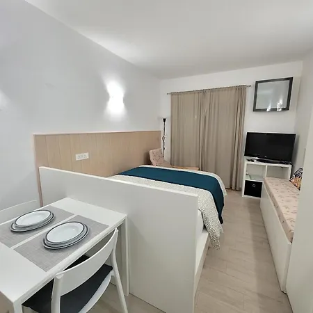 Apartma Zusterna Za Bazenom Διαμέρισμα