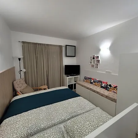 Apartma Zusterna Za Bazenom * Koper
