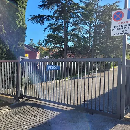 Apartma Zusterna Za Bazenom Koper