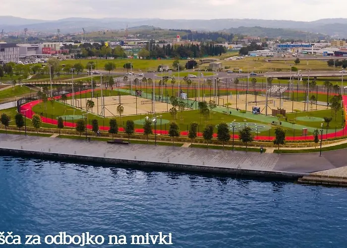 Apartma Zusterna Za Bazenom 公寓