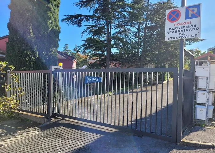 Apartma Zusterna Za Bazenom 科佩尔